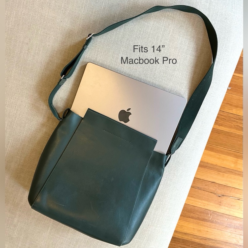 Everlane Form Bag in Dark Green